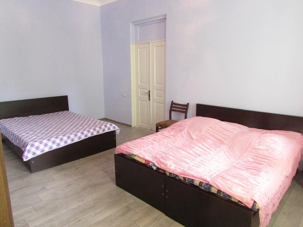 Joni Guest House Batoemi Buitenkant foto