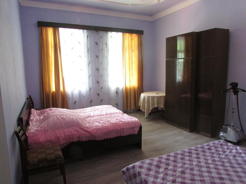 Joni Guest House Batoemi Buitenkant foto
