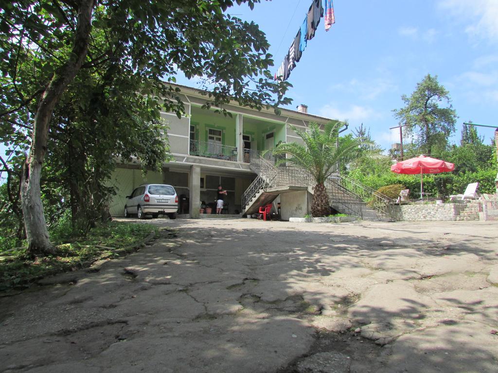 Joni Guest House Batoemi Buitenkant foto
