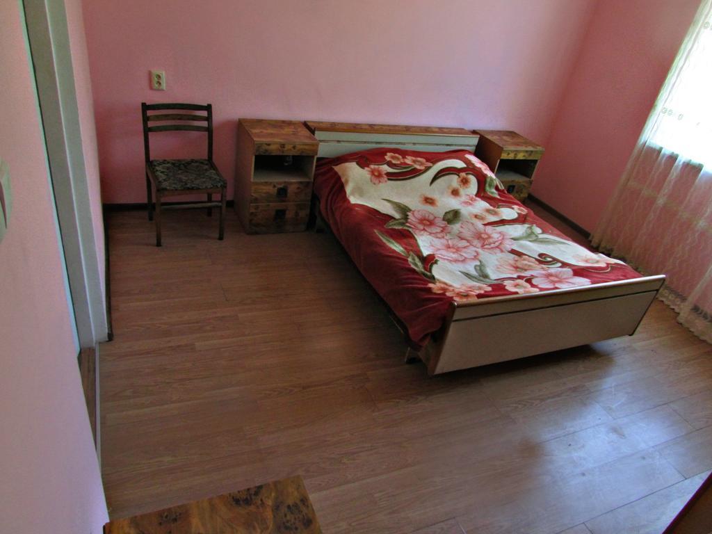 Joni Guest House Batoemi Buitenkant foto